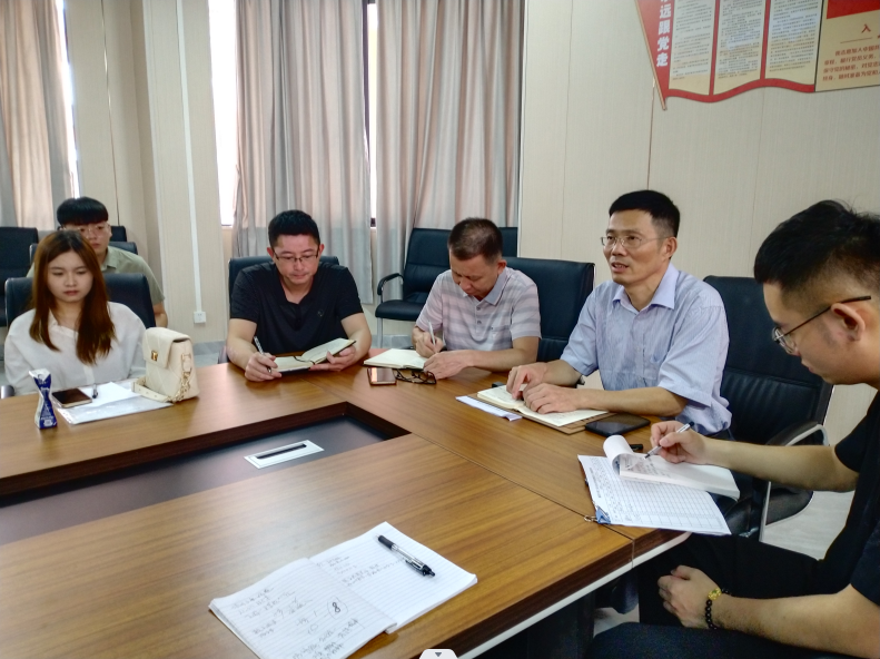 以研促教 研教结合——我校专题教研活动进行中