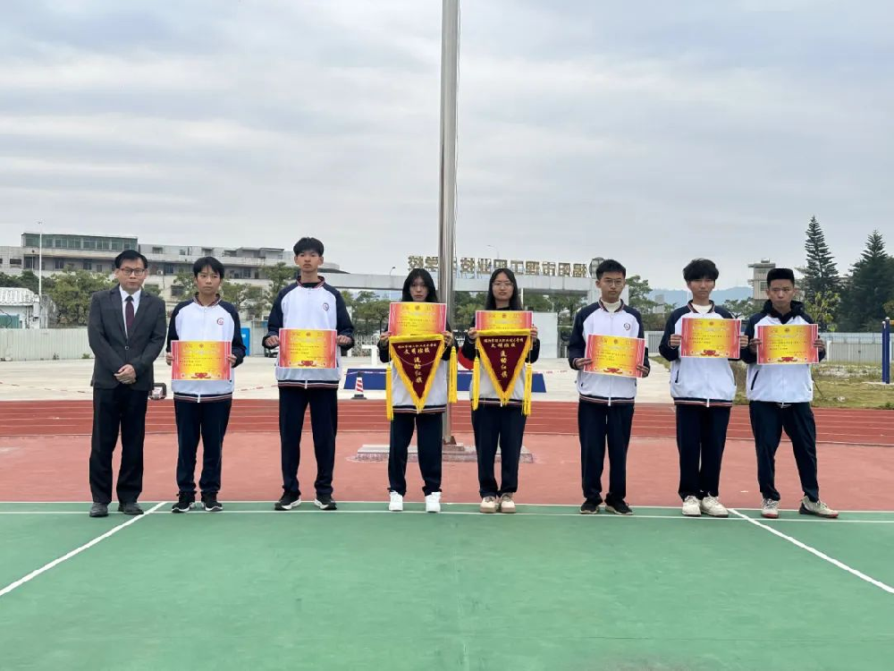 升旗盛典，文明嘉勉∣我校举行升旗仪式暨颁奖活动