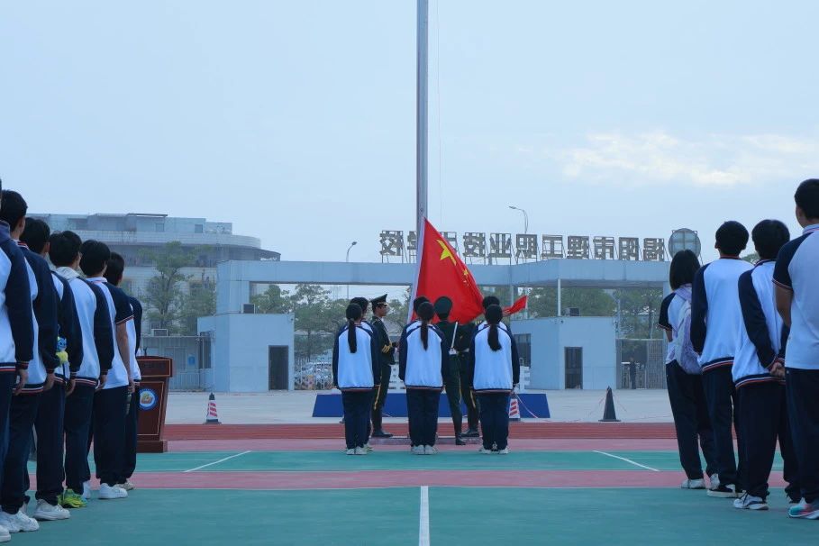 国旗下：培育一技之长，激昂之声响起