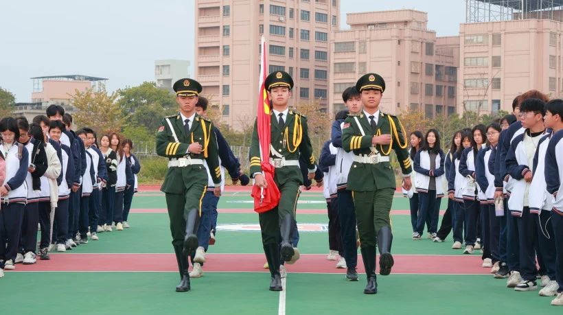 塑造美好品格，共建和谐社会——国旗下演讲：文明礼仪之声响起