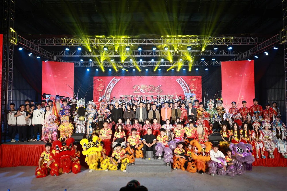 身怀一技展风采 向光前行启新程——我校第二届体育艺术节庆元旦文艺晚会圆满落幕