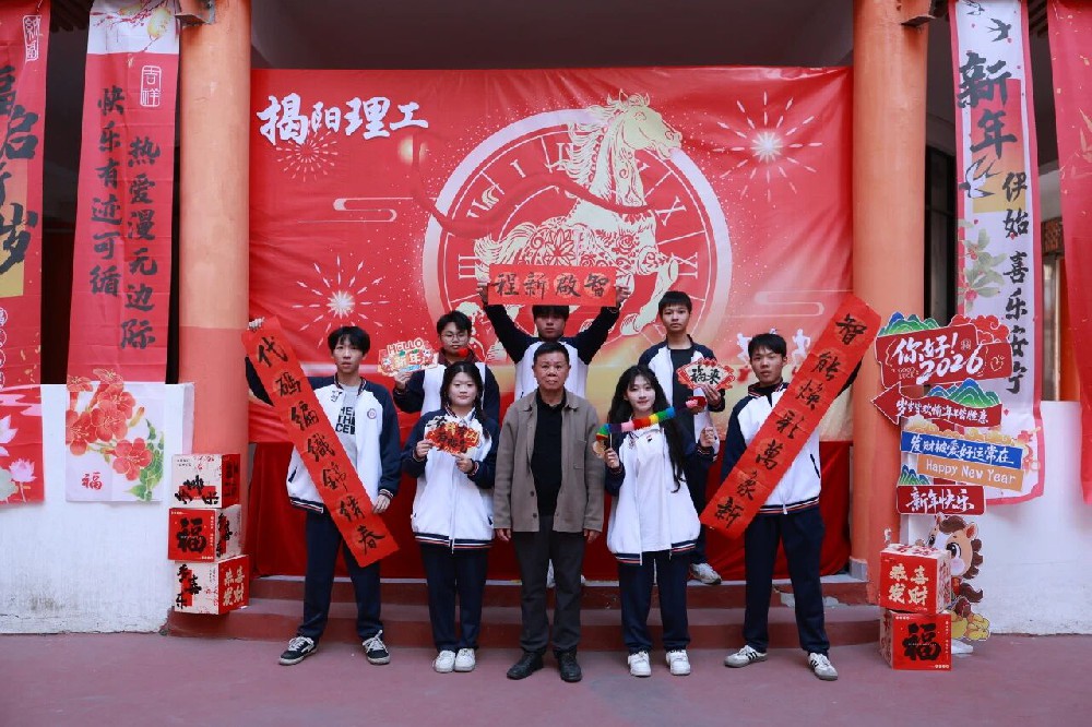 一社一景绘新春，一笔一联寄福运